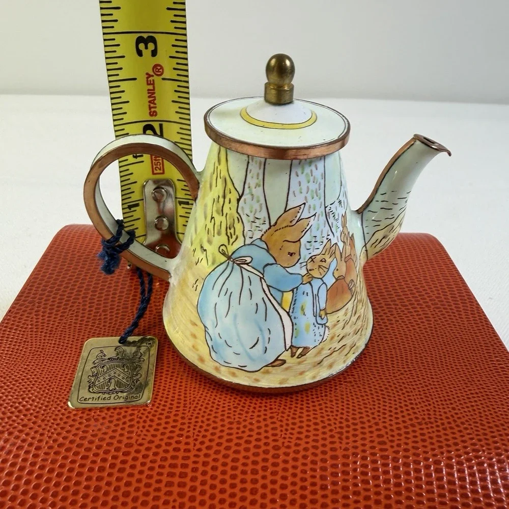 Vintage Charlotte Di Vita Peter Rabbit Miniature Tea Pot London 2001-2002 #BP003